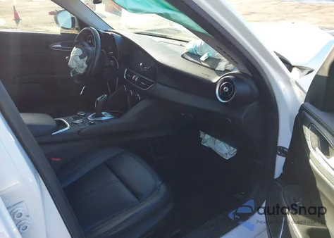 2021 Alfa Romeo Giulia Sport from USA, damaged, VIN ZARFAMAN7M7638886